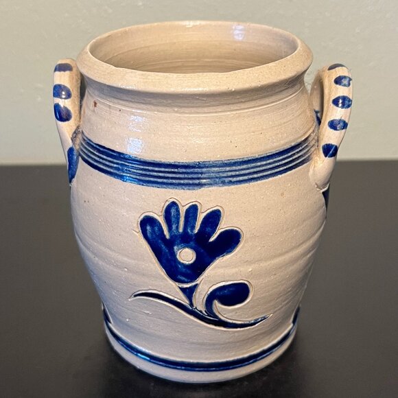 Vtg Williamsburg Pottery Double-Handled Salt Glaze Crock w/ Cobalt Blue Designs - Picture 7 of 16